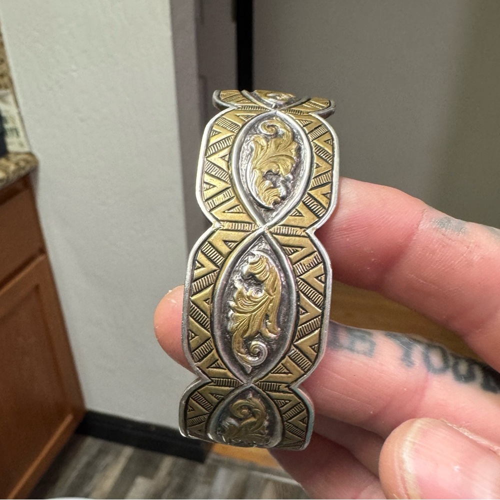 Vintage 1970’s CRUMRINE MFG Gold & Silver Tone Cuff w/Fluer Design. 7/8” Wide